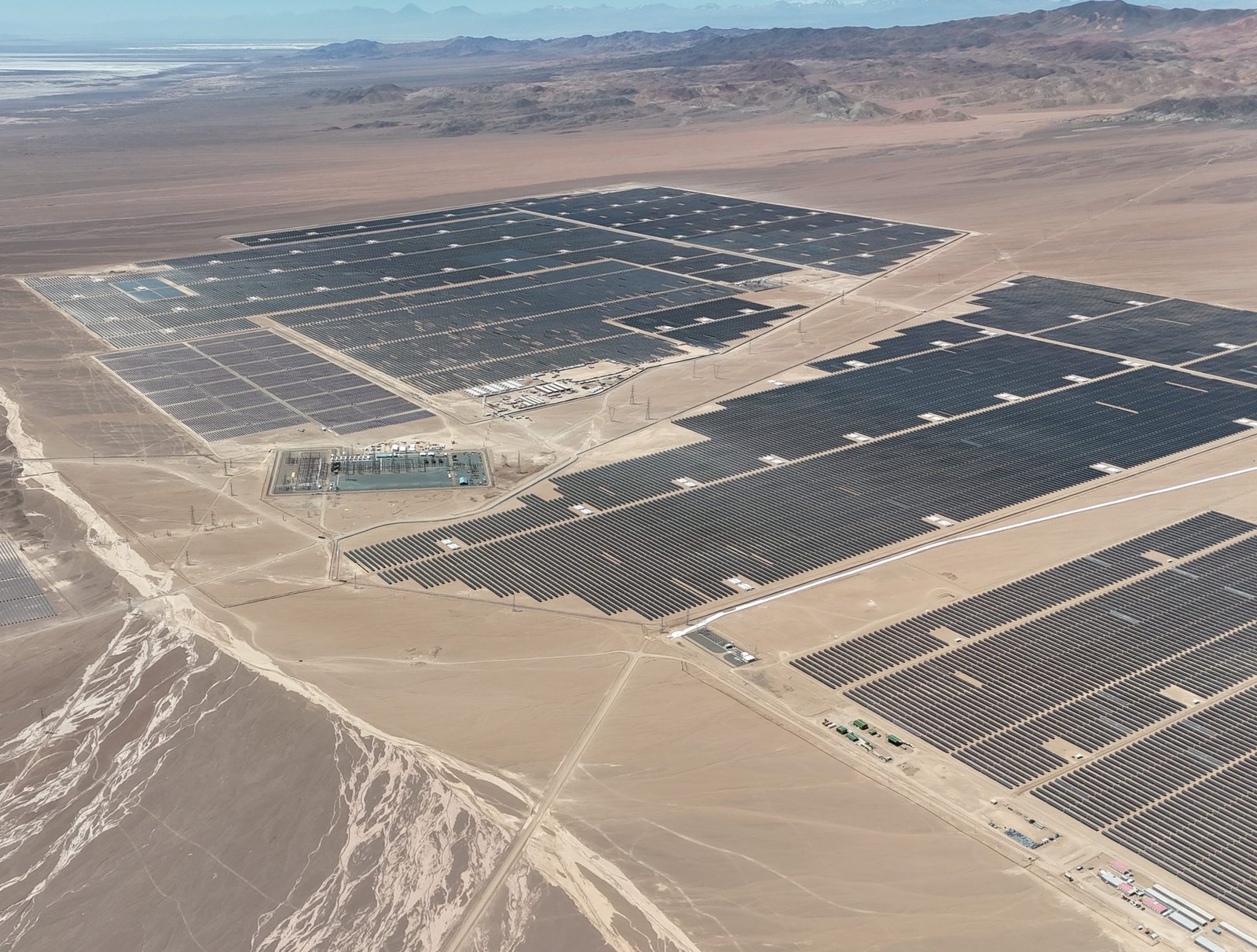 AES Andes inaugura Hub Andes Solar, uno de los mayores complejos de energía renovable del país